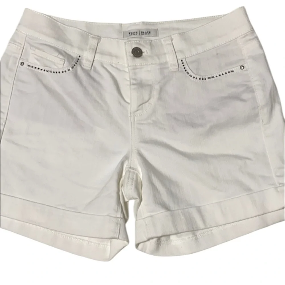 White House Black Market White Denim Shorts Rhinestone Cuffed Hem Sz 2 no flaws - Picture 4 of 12